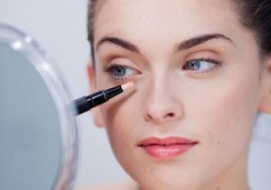 چگونه آرایشگر خود باشیم؟